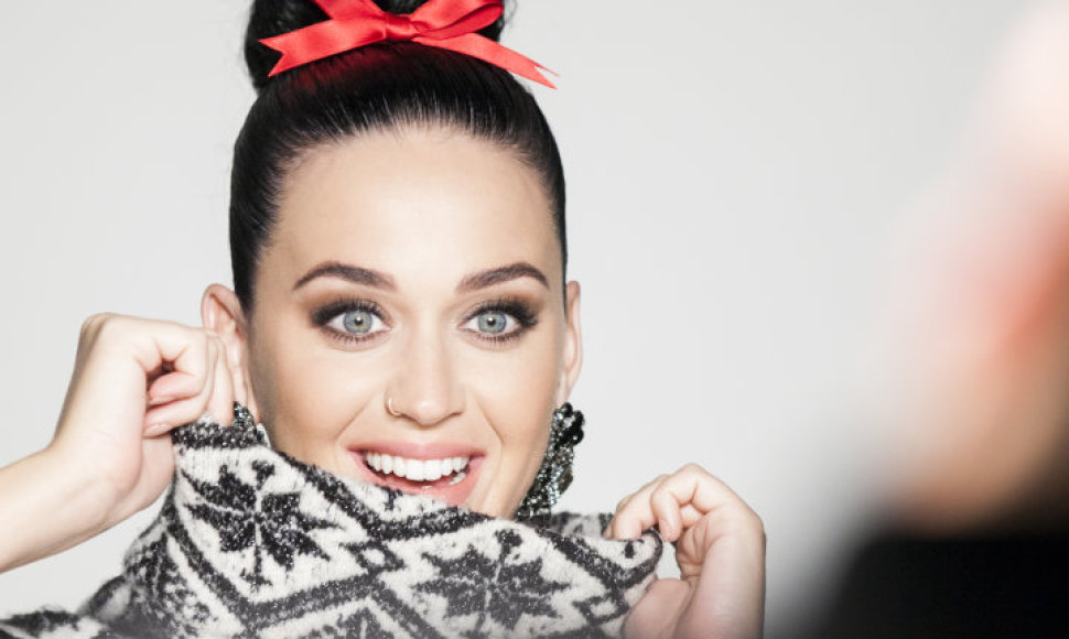 Katy Perry „H&M“ šventinėje reklaminėje kampanijoje