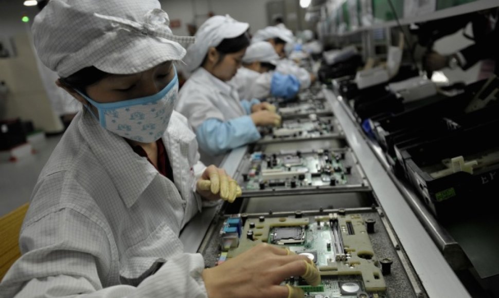 Įvairios technikos gamybą perkeliant į Azijos šalis, Vakarų valstybėse auga nedarbas. 
