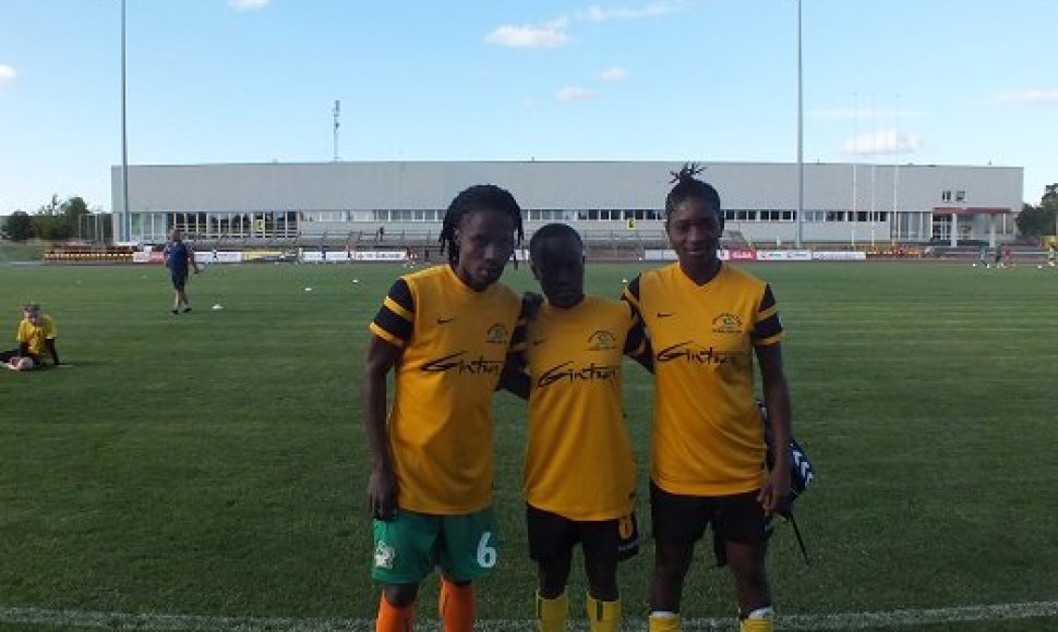 Josephina Rita (kairėje), Koko Marriete Christelle (viduryje) ir Rebecca Grace (dešinėje)
