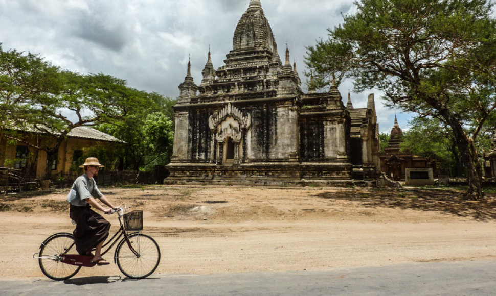 Baganas – istorinis Mianmaro miestas išraižytas šventyklų bokštais