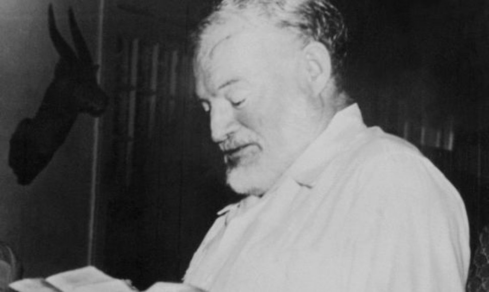 Ernestas Hemingway'us 1954 metais