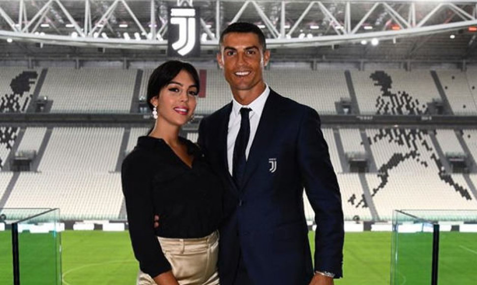 Cristiano Ronaldo ir Georgina Rodriguez Turino „Juventus“ stadione