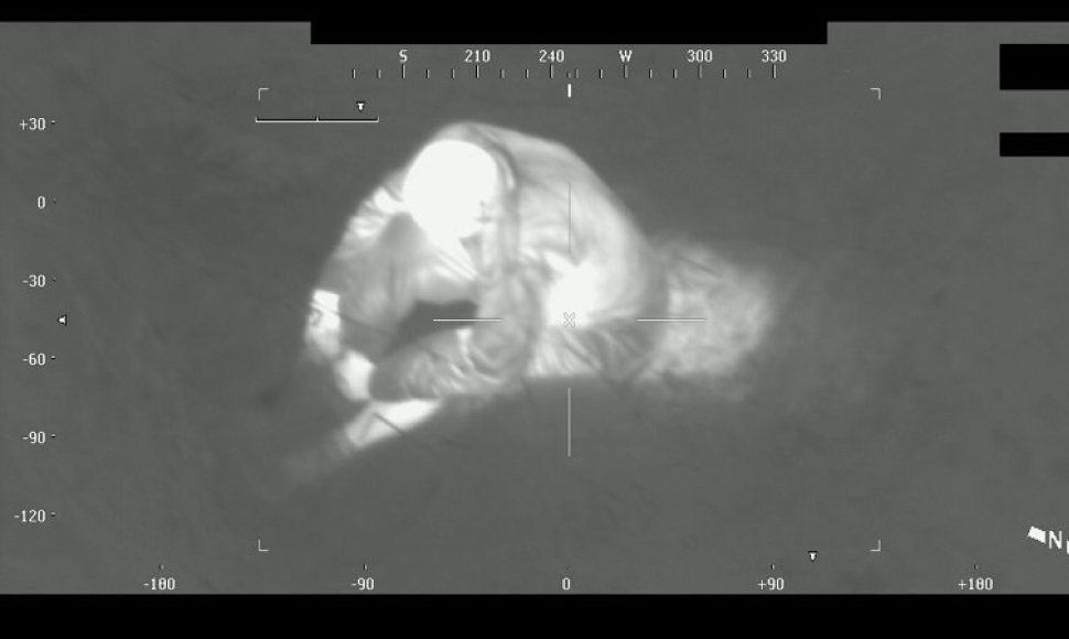 VSAT Pasieniečių sraigtasparnio pilotai Molėtų rajone surado pradingusį ir visą šeštadienio naktį artimųjų ieškotą senolį.