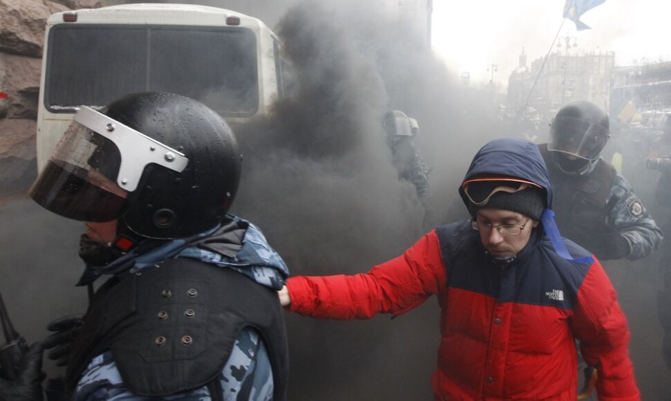 Kijeve protestuotojai susirėmė su Ukrainos milicija