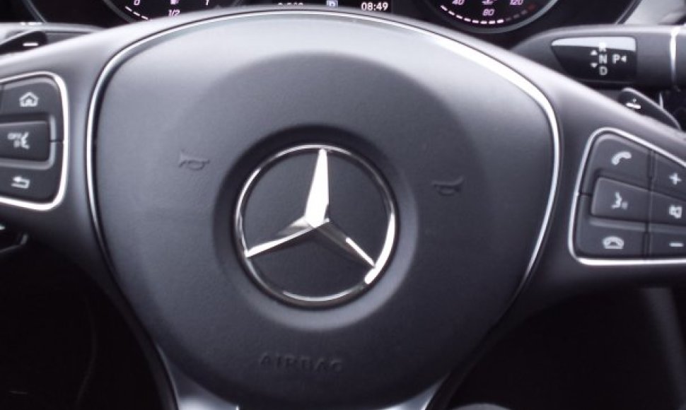 „Mercedes-Benz A 45 AMG“ prietaisų skydelis