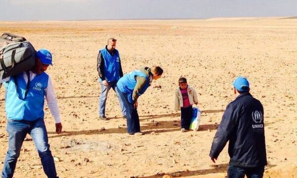 JT darbuotojai keturių metų Marwaną rado vieną keliaujantį per dykumą.