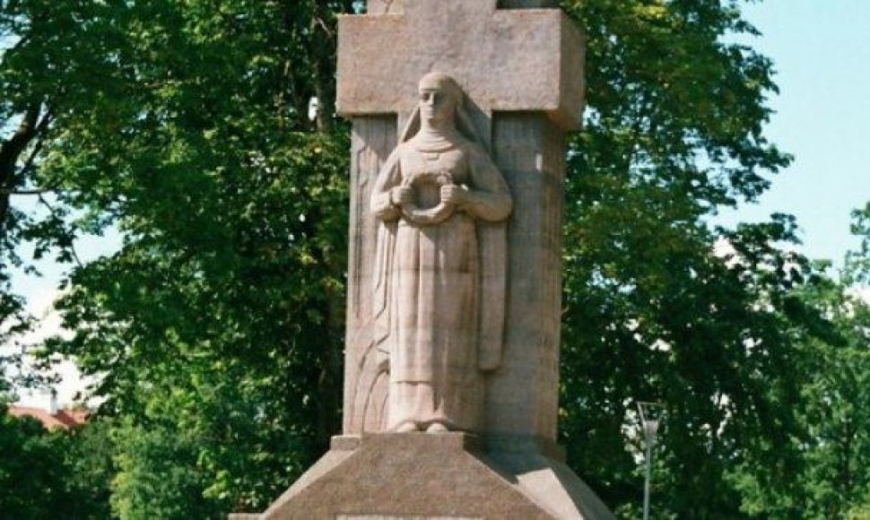 Biržuose netyla ginčai dėl skulptoriaus Roberto Antinio vyresniojo tarpukariu sukurto paminklo žuvusiems už Lietuvos nepriklausomybę.