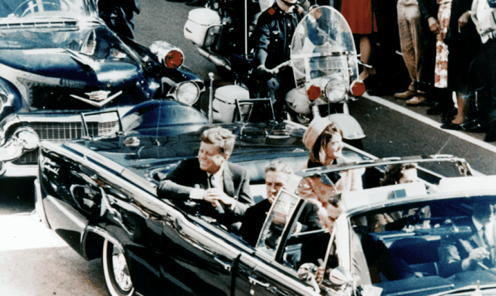 JAV prezidentas Johnas F.Kennedy kelios minutės prieš nužudymą
