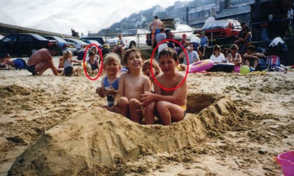 Jaunavedžiai Nickas Wheeleris ir Aimee Maiden rado nuotrauką, kurioje jie abu nufotografuoti vaikystėje dar prieš susipažindami
