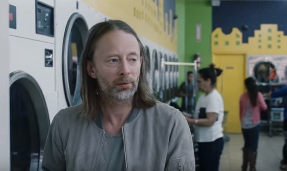 Kadras iš „Radiohead“ vaizdo klipo „Daydreaming“