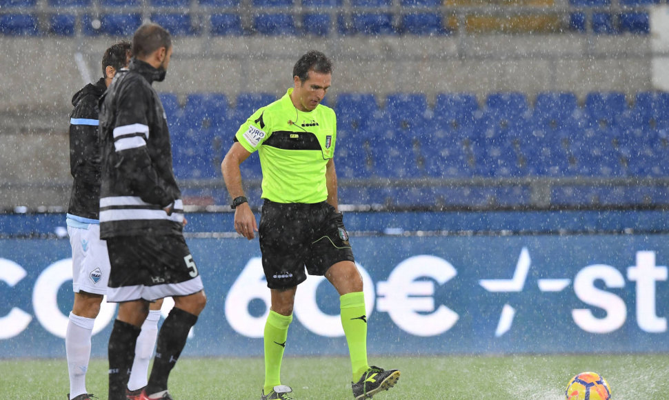 Romos „Lazio“ ir „Udinese“ rungtynės buvo atšauktos dėl lietaus.