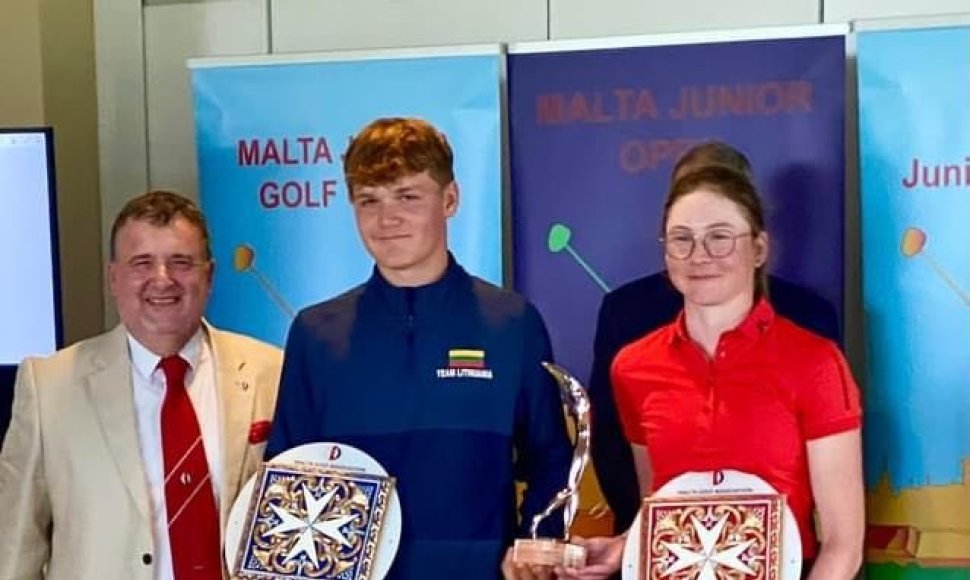 Deivydas Ražinskas (viduryje) laimėjo golfo turnyrą Maltoje