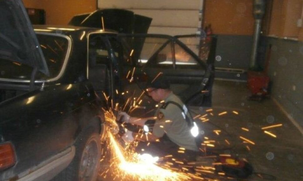 Ruso automobilyje aptiktos cigarečių „lazdos“