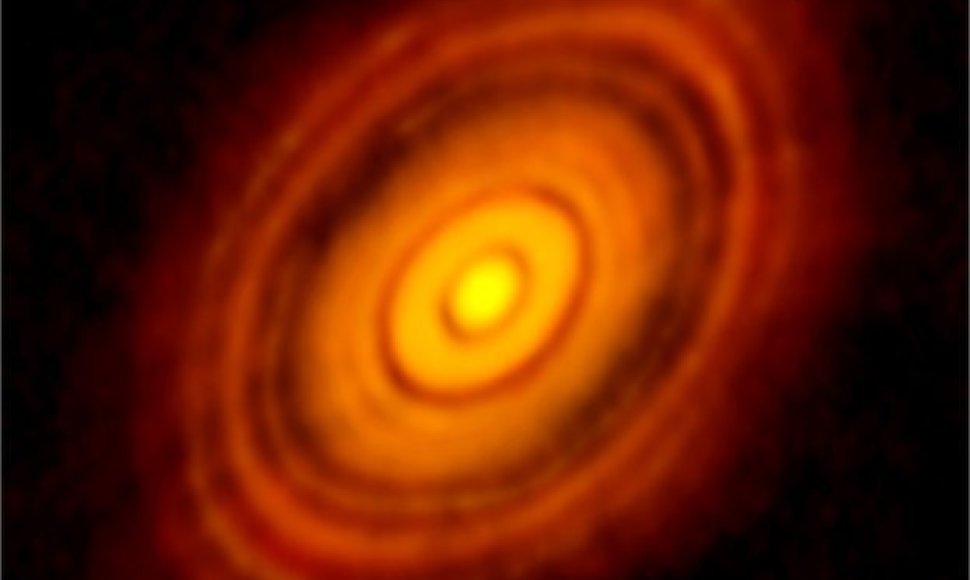ALMA teleskopu daryta HL Tau ir aplink ją besiformuojančių planetų nuotrauka
