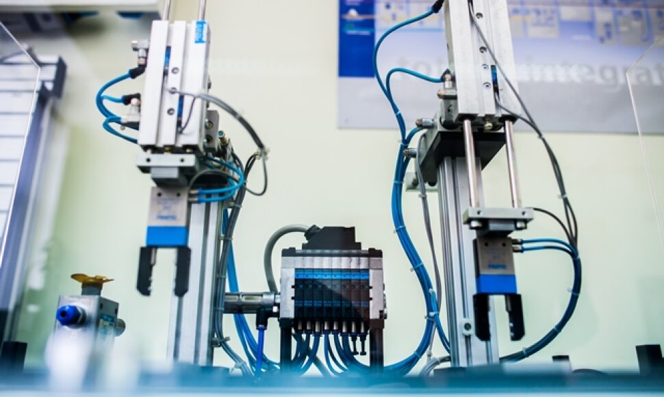 VGTU Elektronikos fakultete naudojama įranga