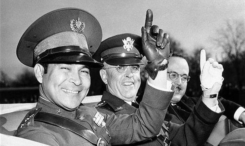 Fulgencio Batista (kairėje) per vizitą Vašingtone (1938 m.)