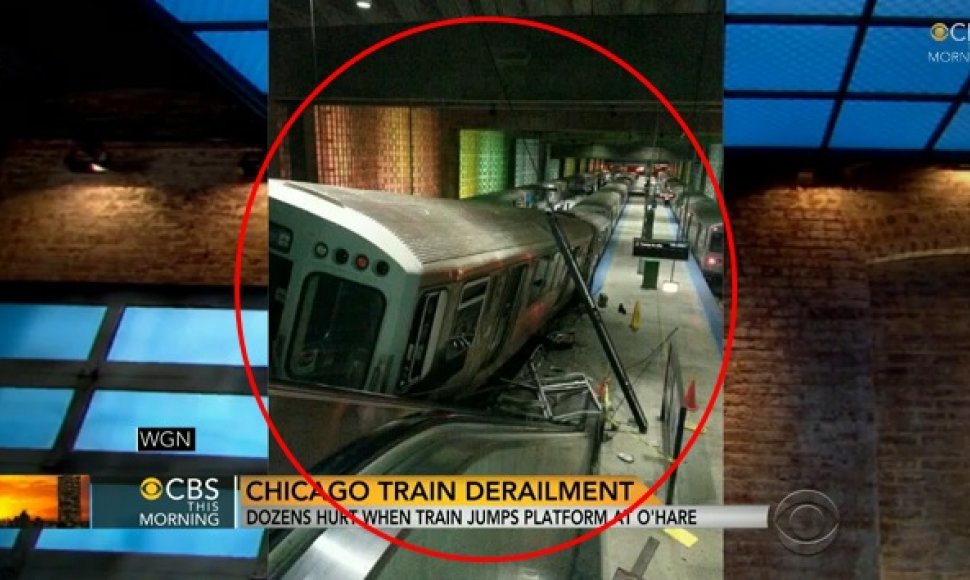 Čikagoje – priemiestinio traukinio avarija.