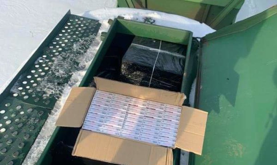 Bylos įkalčiai: cigarečių krovinys iš Baltarusijos gabentas vagone su trąšomis