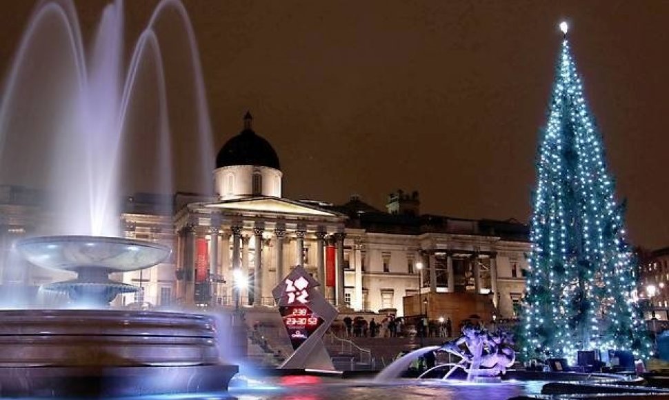 Centrinė Kalėdų eglė Londone kelia pavojų