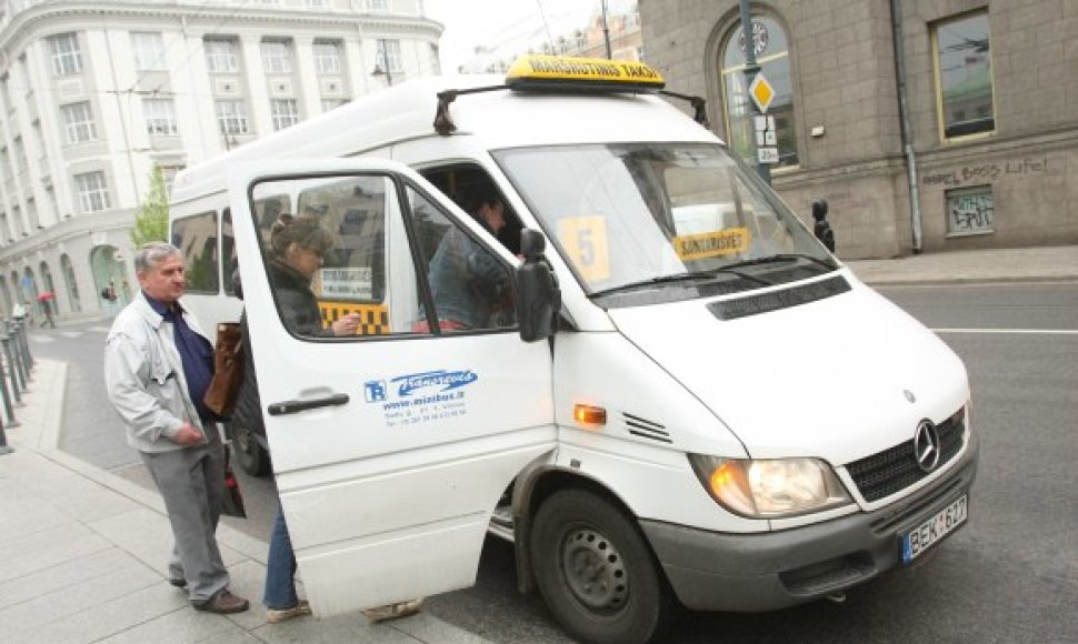 Po kelių dienų už kelionę mikroautobusų Vilniuje gali tekti mokėti litu brangiau.