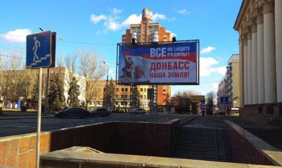 Propagandiniai plakatai Donecke