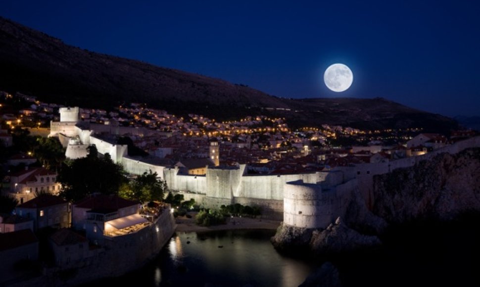 Pilnatis virš Dubrovniko