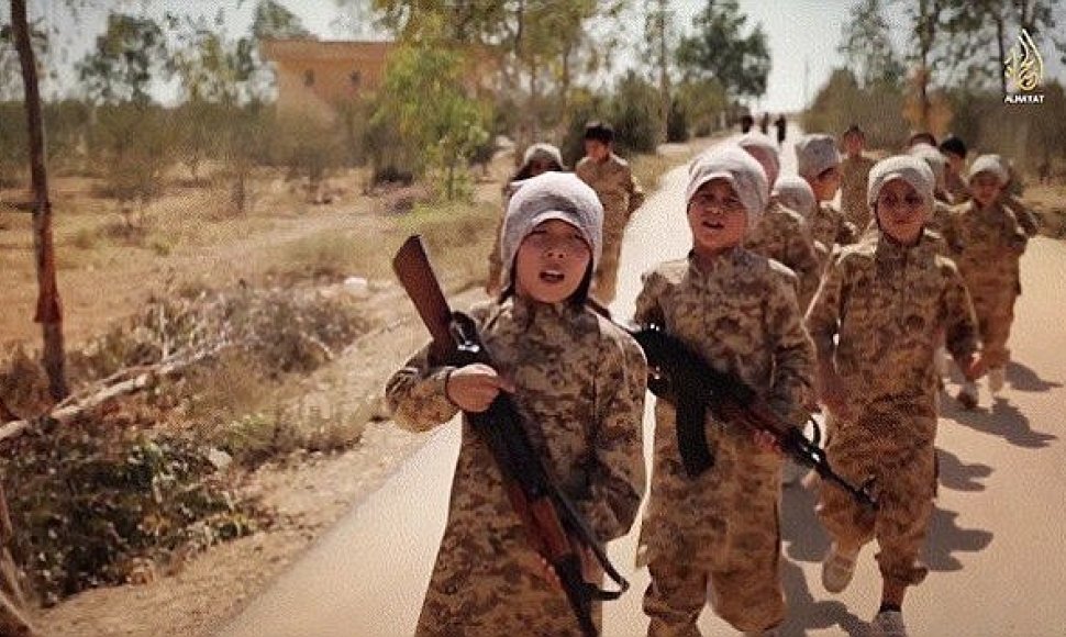 Į „Islamo valstybės“ propagandą įtraukti vaikai
