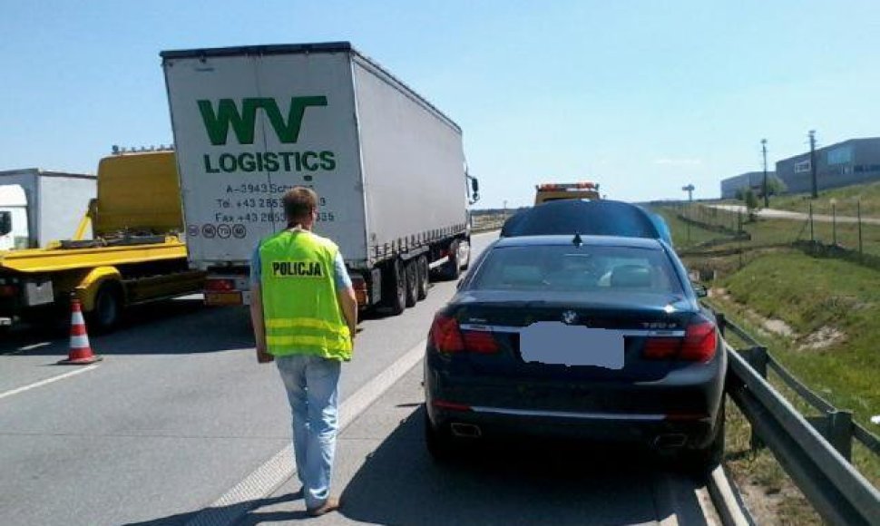 Nuo Lenkijos policijos lietuvis spruko vogtu BMW