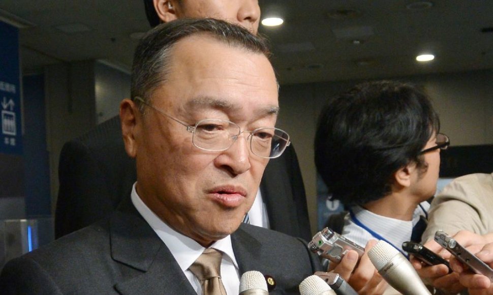 Japonijos pramonės ministras Yoichi Miyazawa