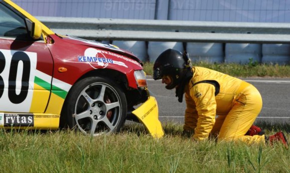 Mitsubishi Nr.30 avarija 1000 km lenktynių treniruotės metu Palangoje