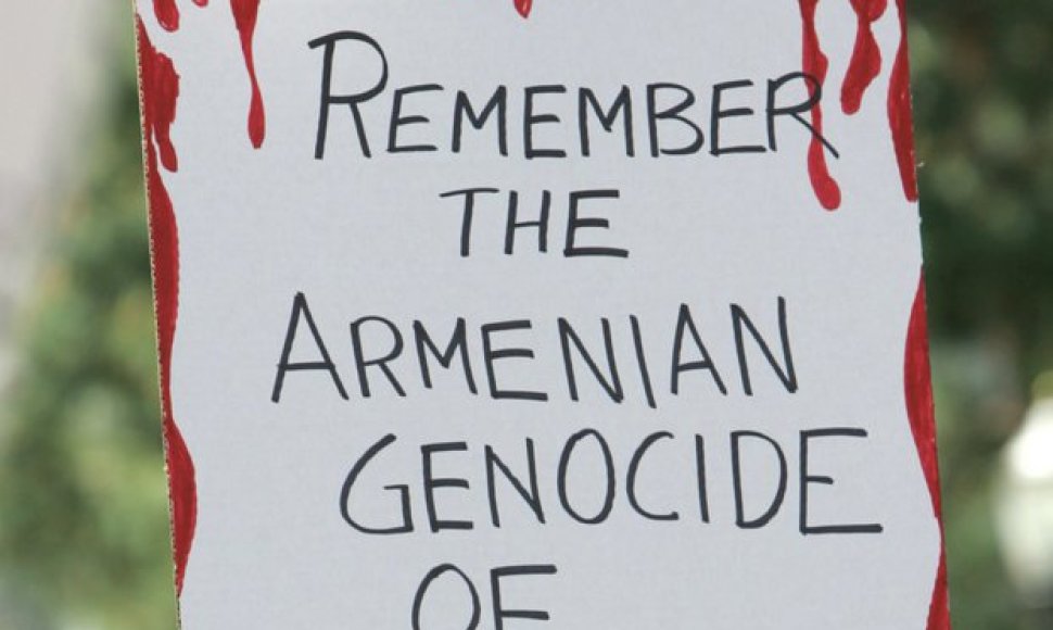 Protestas prie Kalifornijos valstijos valdžios, kuriame reikalaujama pripažinti armėnų genocidą