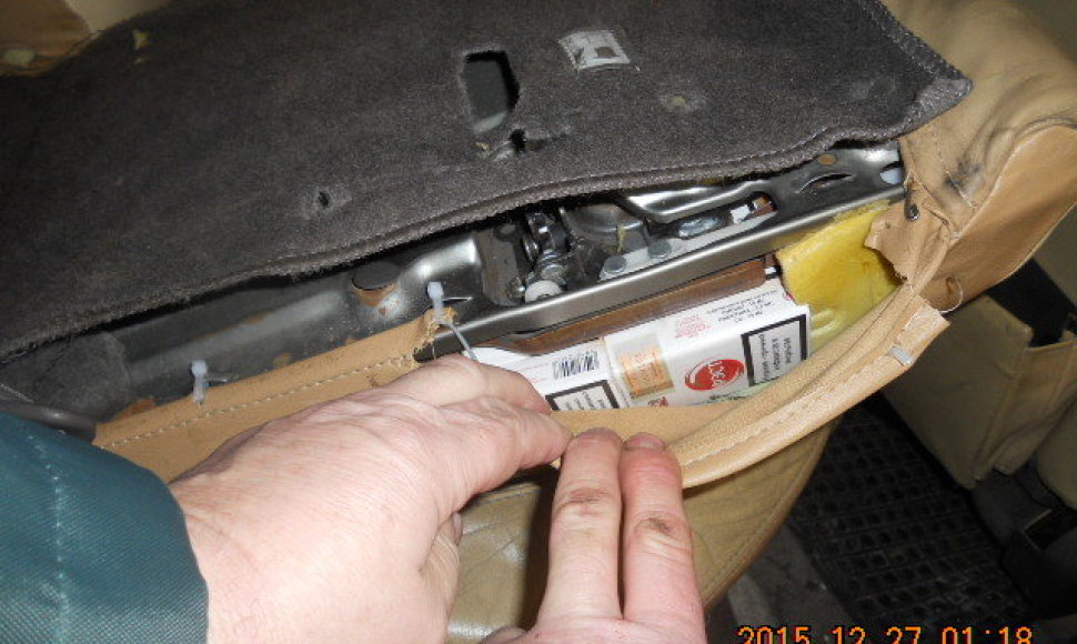 „Mazda“ automobilyje slėpta kontrabanda