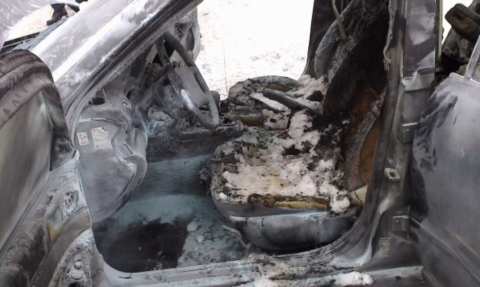 Per gaisro išdegė automobilio vidus. 