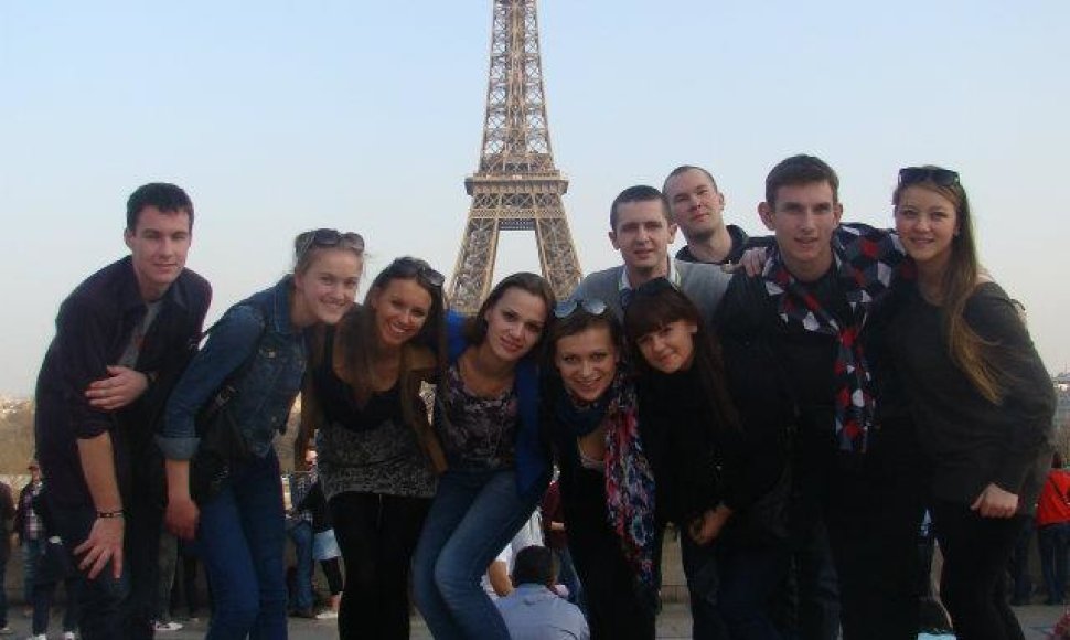 Su draugais prie Eifelio bokšto