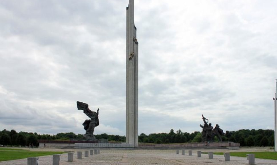 Monumentas sovietiniams kariams Rygoje