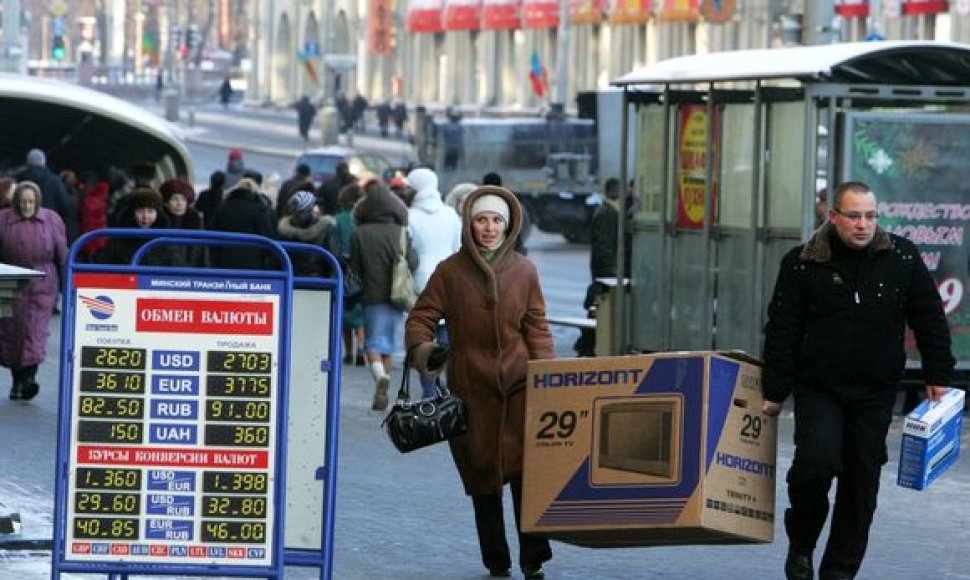Baltarusiai šluoja parduotuves