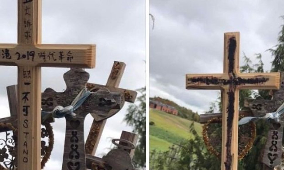 Ant Kryžių kalno išniekinti Honkongą remiantys kryžiai