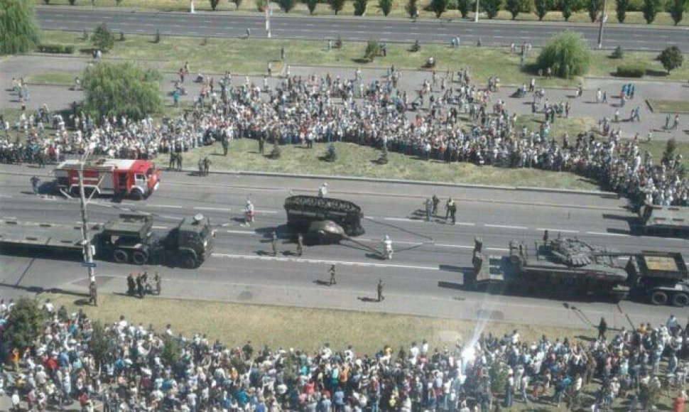 Rusijoje apvirto parade dalyvavęs istorinis tankas