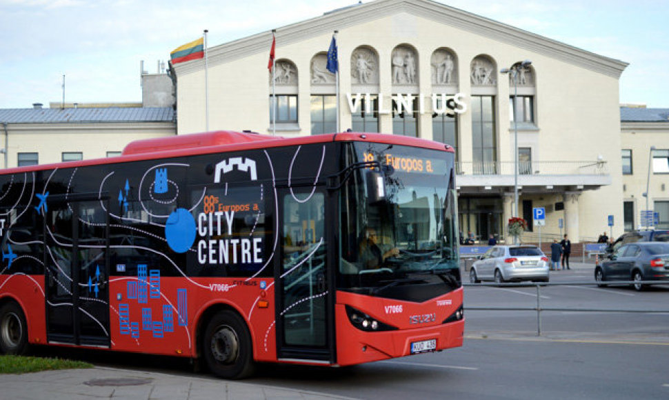 Vilniuje į oro uostą vėl kursuos naktiniai autobusai
