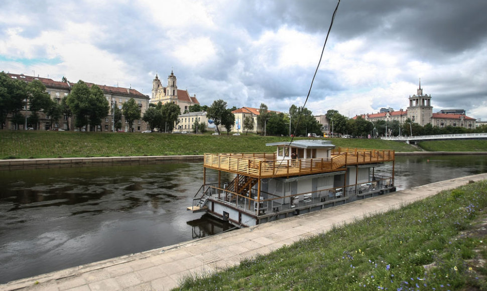 Prieplauka dažoma ir tvarkoma prieš atidarymą