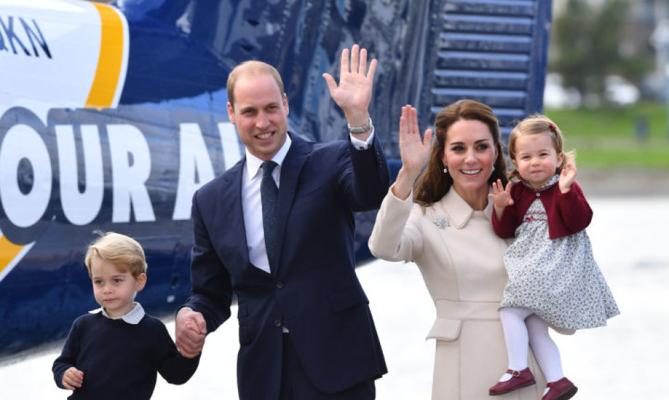 Princas Williamas su hercogiene Catherine su vaikais