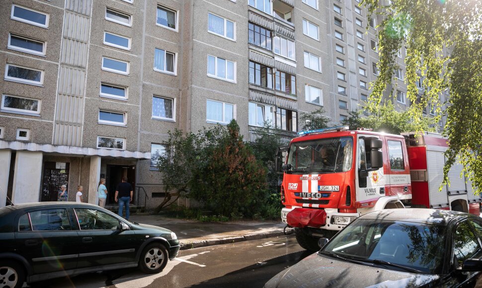 Gaisras daugiabučio bute Justini&scaron;kių gatvėje