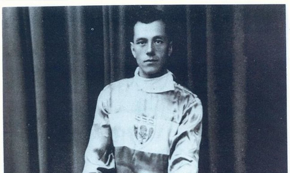 Vienas dviračių sporto pradininkų Lietuvoje Isakas Anolikas buvo nužudytas Kauno IX forte 1943 m
