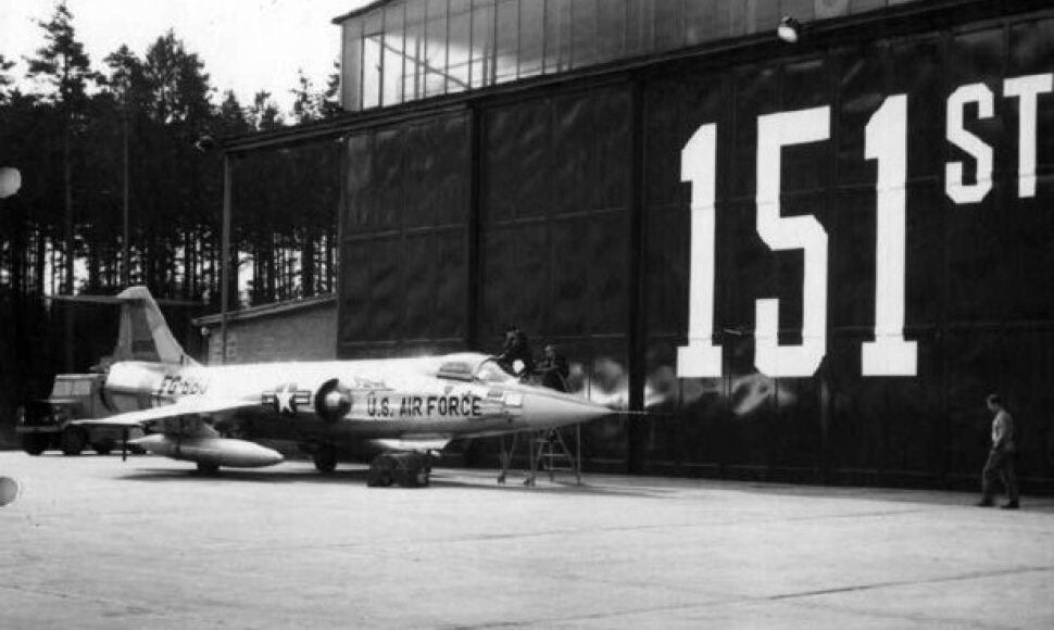 JAV naikintuvas Ram&scaron;teino oro pajėgų bazėje 1961-1962 m.