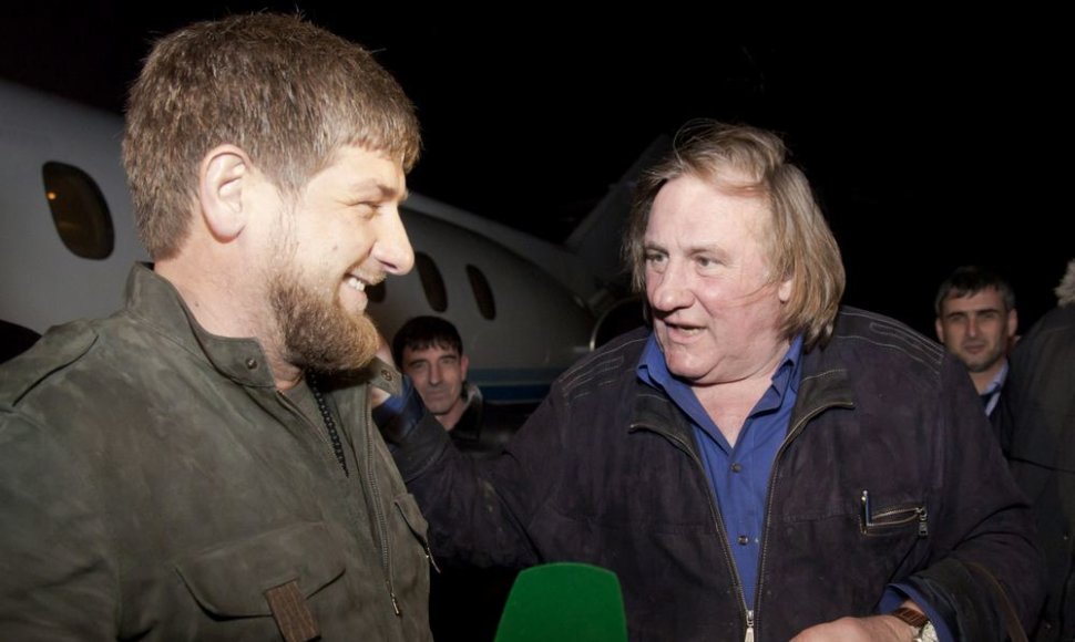 Ramzanas Kadyrovas (kairėje) ir Gerard'as Depardieu