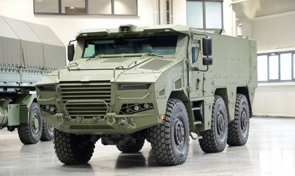 Lenkija pradeda serijinę &bdquo;Heron&ldquo; 6&times;6 &scaron;arvuotosios transporto priemonės gamybą.