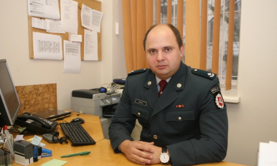 Vilniaus policijos atstovas V.Jankoitas sako, kad prasidėjus mokslo metams į policijos akiratį patenka daugiau prostitucija besiverčiančių merginų.
