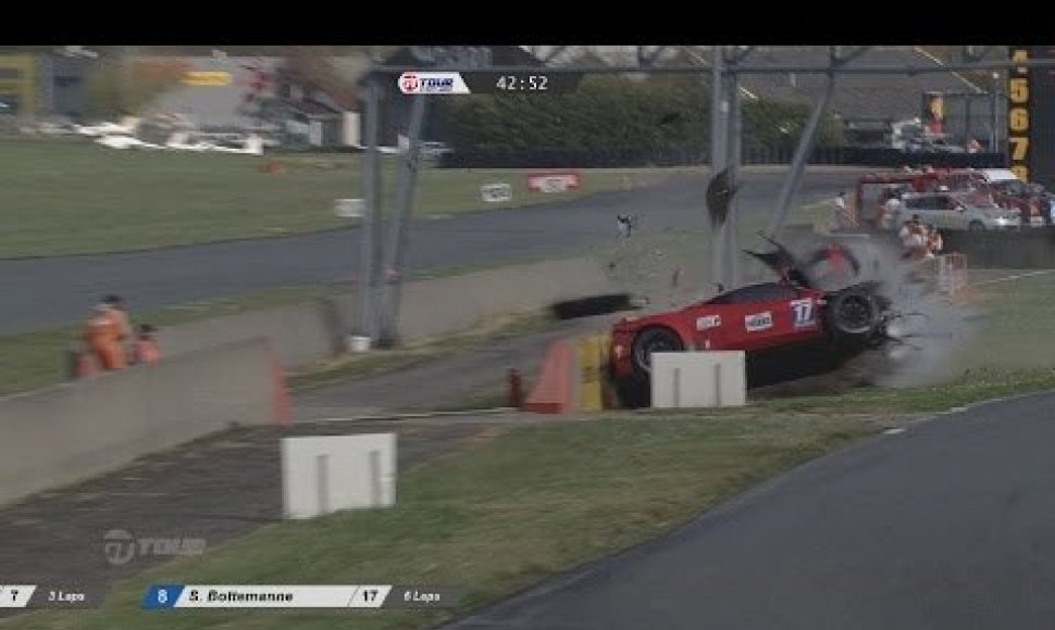 gt-tour-2016-at-nogaro-bottemannes-massive-crash