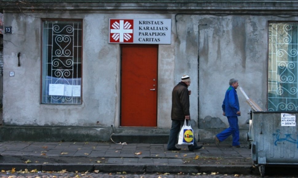 Labdaros organizacijoms dabar karštymetis: vien maisto davinių prašytojų per kelis mėnesius Klaipėdoje padaugėjo daugiau neik dukart.