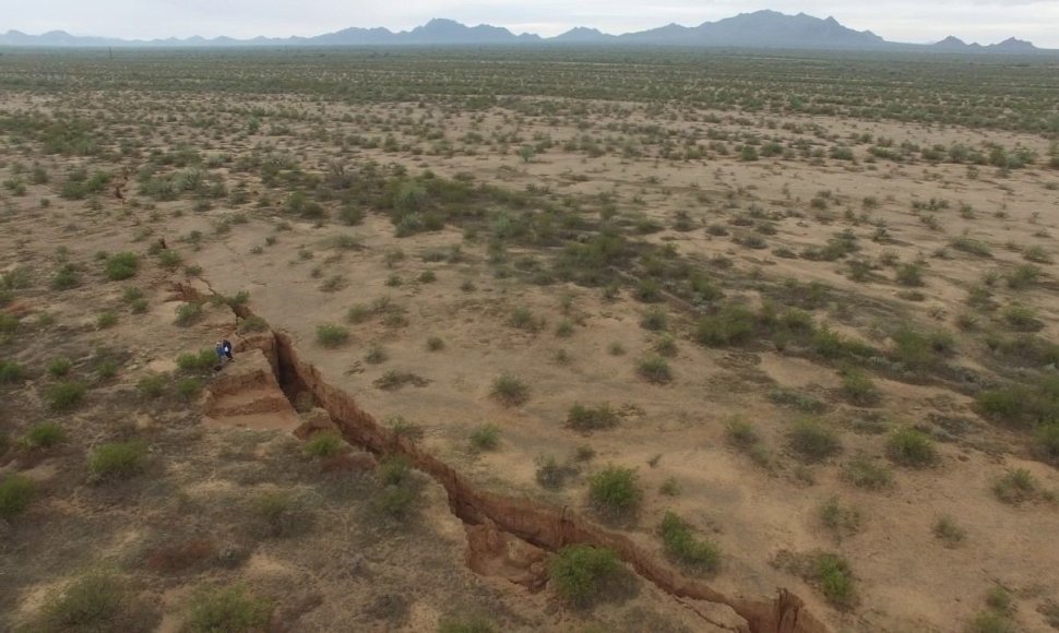using-drone-technology-to-examine-an-earth-fissure